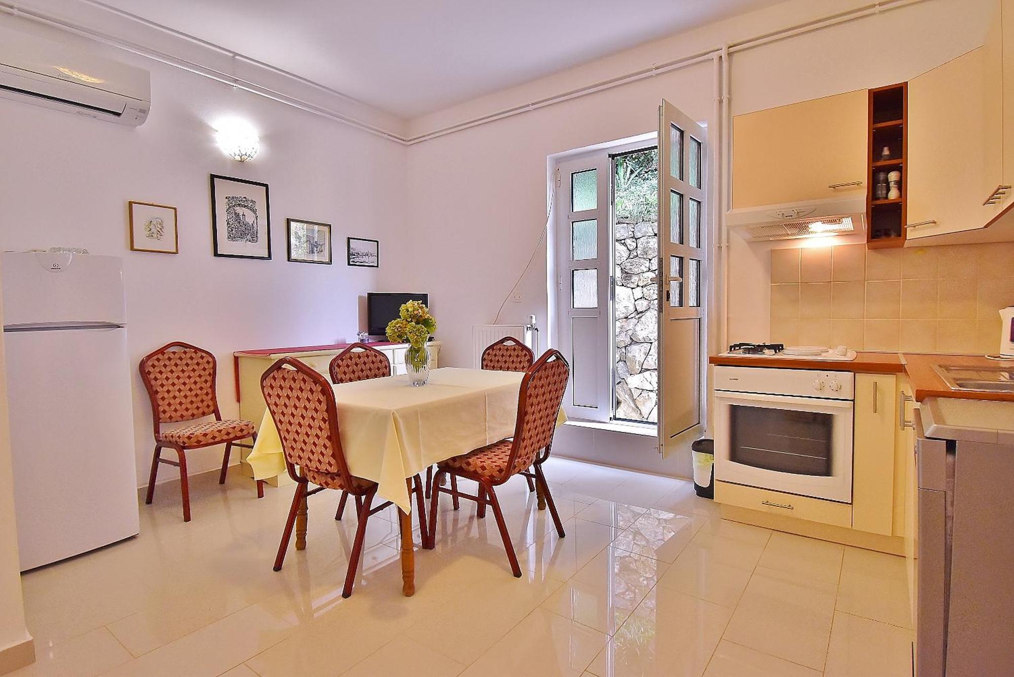 Lucija Apartment Kampor Luaran gambar