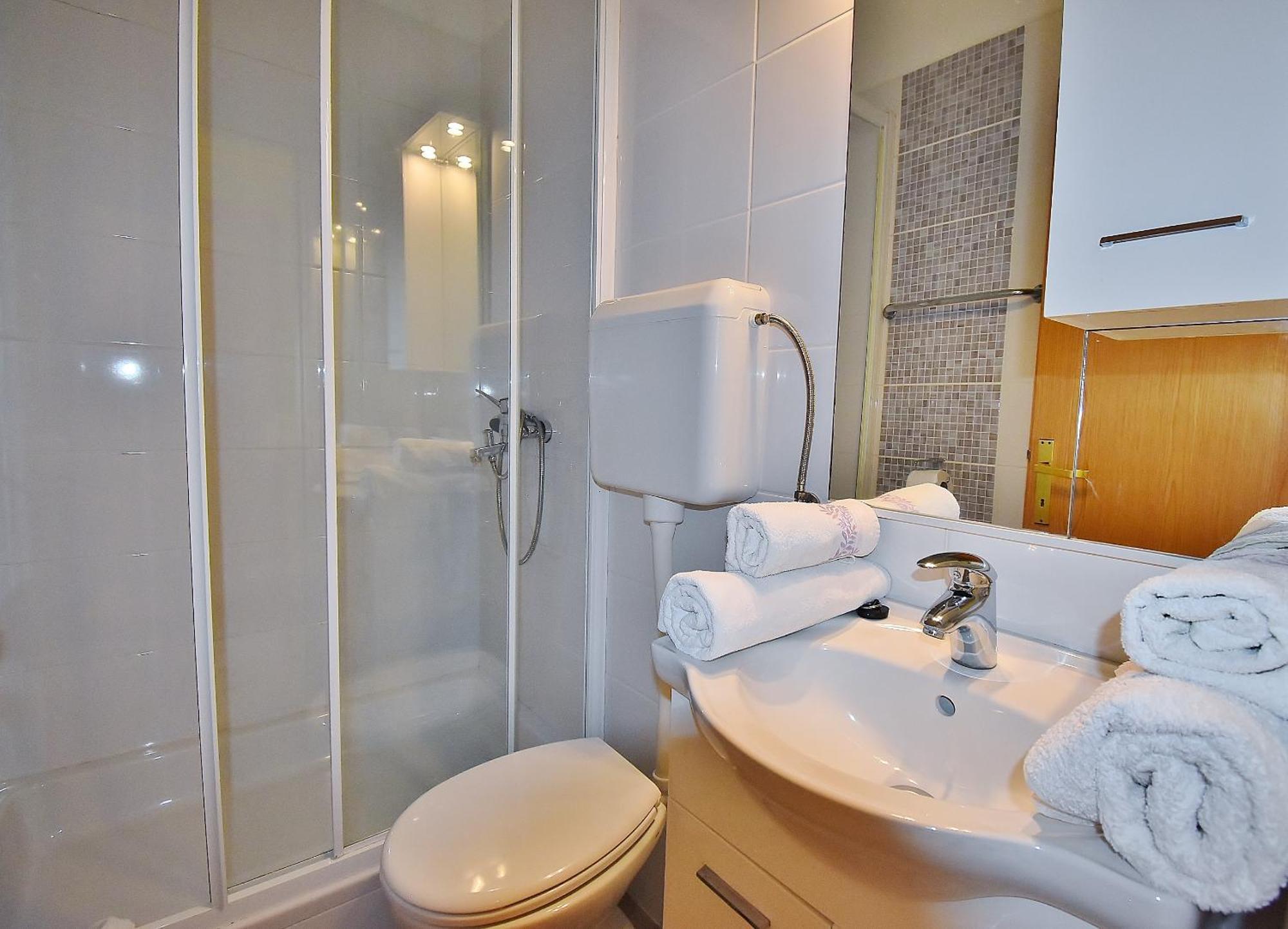 Lucija Apartment Kampor Luaran gambar