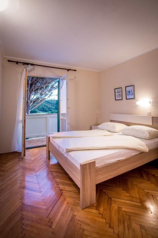 Lucija Apartment Kampor Luaran gambar
