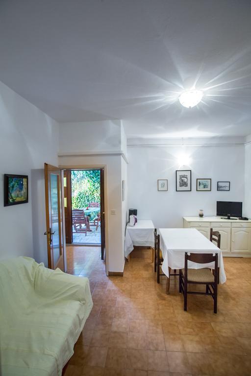Lucija Apartment Kampor Luaran gambar